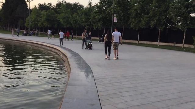 Баку, парк с озером/ Baku, Park with a lake смотреть онлайн