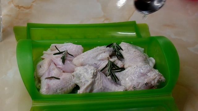 Курица в микроволновке в конверте для запекания «Lekue»(Chicken in a baking envelope " Lekue») смотреть онлайн
