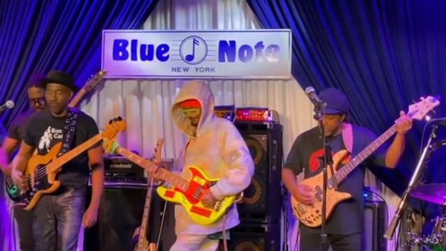 Marcus Miller, Victor Wooten, Mono Neon and Derrick Hodge Blue Note New York Bass Solo смотреть онлайн