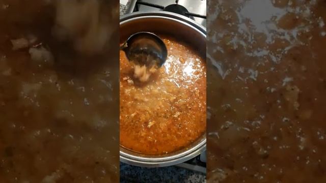 Спагетти с курно-тыквенно-морковной подливкой. Пожарить лук,перец,морковку,тыкву,курицу с помидорам смотреть онлайн