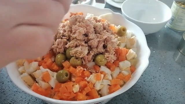 САЛАТ ОЛИВЬЕ С ТУНЦОМ смотреть онлайн