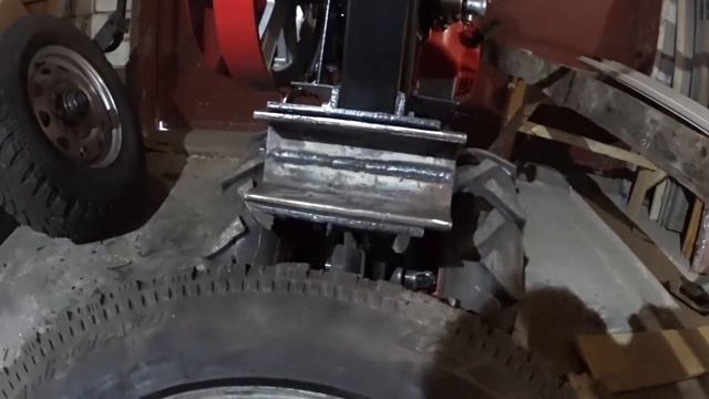 Режу швеллер, делаю усиленый кронштейн для плуга Мотоблок с большими колесами Часть 7 смотреть онлайн