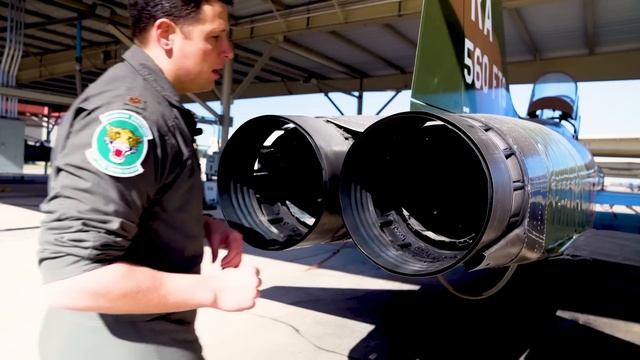 A Tour of the Air Force's Super Sonic Jet Trainer смотреть онлайн