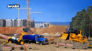 Mack Granite Halfpipe Kipp-LKW -- 02823 -- BRUDER Spielwaren