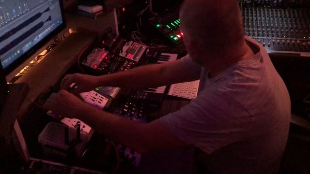 Luigi & Klepper - Weird Sensation смотреть онлайн