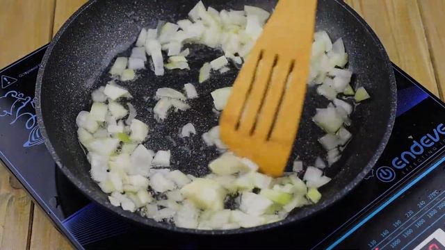 ? Гороховая каша с колбасой — видео рецепт. Готовим пюре из гороха с жареным луком и колбасой? смотреть онлайн