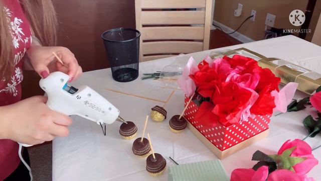 DIY VALENTINE'S ROSES & CHOCOLATES GIFT BOX // Daisy dhey смотреть онлайн