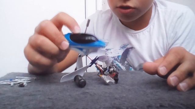 Разбираем вертолет на пульте управления смотреть онлайн