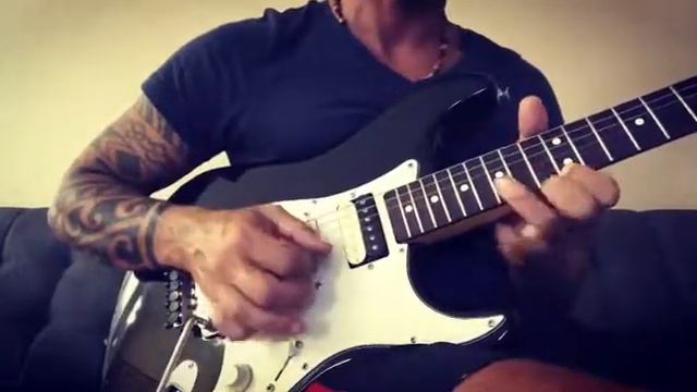 little jam with the new Dave Murray replica strat смотреть онлайн