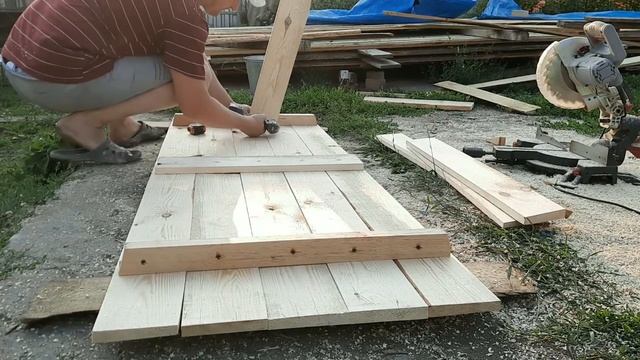 СТОЛ СВОИМИ РУКАМИ ИЗ ДОСКИ. Как сделать простой дачный стол своими руками из доски. смотреть онлайн