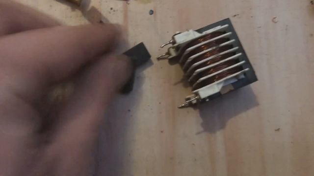 КУЧА ДЕНЕГ ИЗ СТАРОГО ТЕЛЕВИЗОРА! | Сколько меди в телевизоре и как достать??? смотреть онлайн