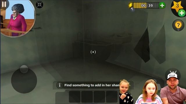 Пранкуем Злую Училку Мисс Ти в ванной! И проходим другие уровни в игре Scary Teacher 3D.