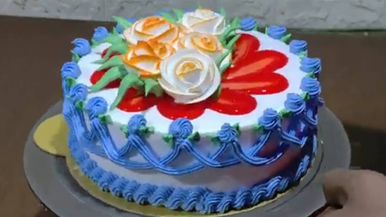 И снова украшение торта от шеф-повара из Индии. Торты из разных стран мира смотреть онлайн