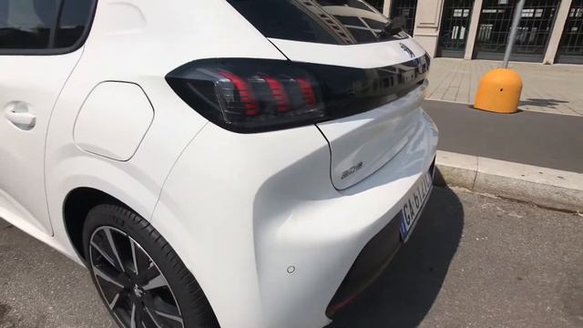 2020 Peugeot 208 - White - Walk-around смотреть онлайн