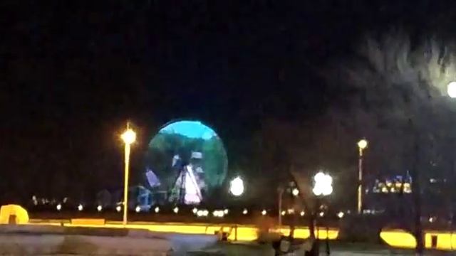 Гигантское колесо обозрения и экран в Хэйхэ смотреть онлайн