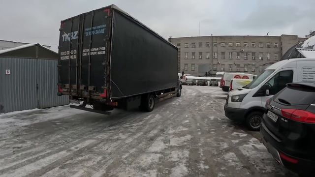 Готовим машины в рейс. Покатался на Mercedes Actros. Суета на базе #грузоперевозки #mercedes смотреть онлайн