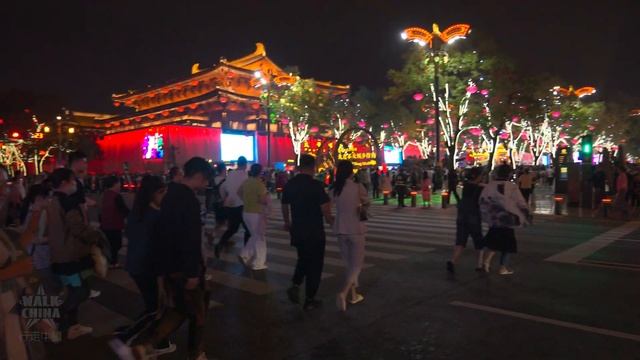 Walking around China's Biggest Commercial Area - Xi'An Grand Tang Dynasty Ever-bright City смотреть онлайн