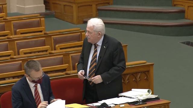 Zsigmond Barna Pál napirend előtti felszólalása és Fónagy János válasza смотреть онлайн