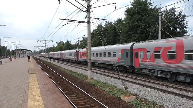 Электровоз ЭП20-019 (ТЧЭ-6) со скорым фирменным поездом "Премиум" №030С Москва - Новороссийск. смотреть онлайн