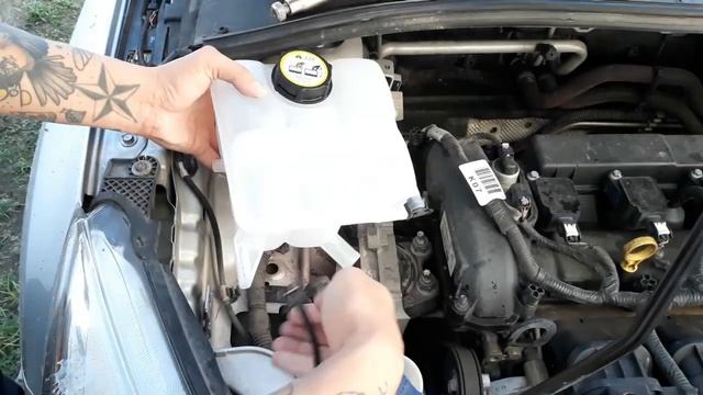 Cambiando Deposito de Anticongelante | Ford Focus S смотреть онлайн