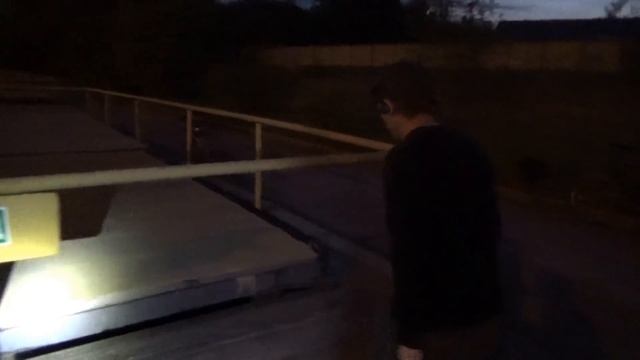 Как открыть люк... одной рукой. Инструкция для диггеров от UnderWorld смотреть онлайн