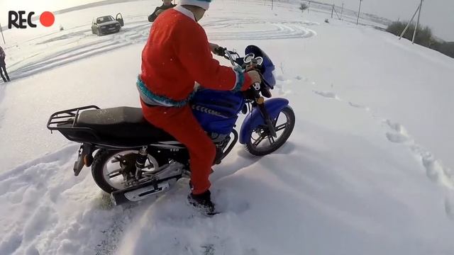 Новогодний дрифт на мотоцикле ???Смотрите сами? смотреть онлайн