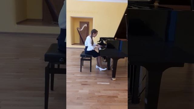 Васильева Евгения 7 класс. Общее фортепиано.А.Асламас ,,Маленький вальс". Преподаватель Иванова Е.И смотреть онлайн