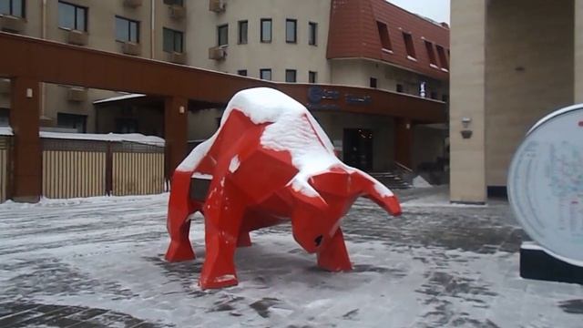 Уличный арт на площади станции метро Спортивная в Москве смотреть онлайн