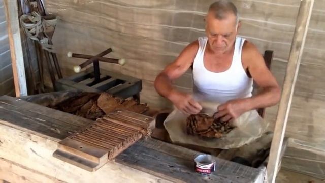Сигарное шоу Крутильщик сигар Дон Хосе смотреть онлайн