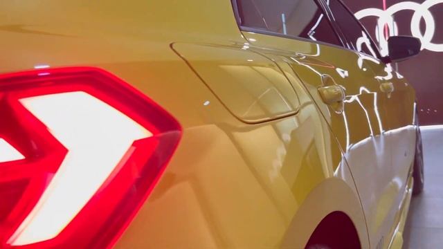 Entregando Audi A1 Sline Amarillo Piton + Óptica Negro y Rines Audi Sport gris titanio смотреть онлайн