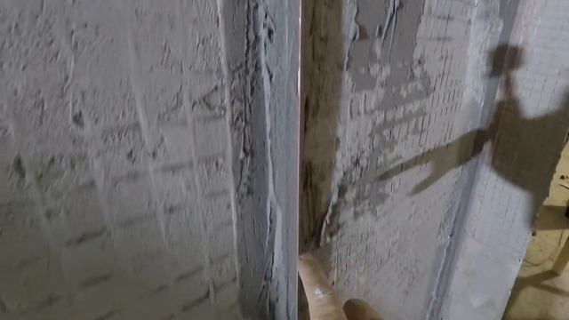 ТОЛЬКО ТАК! Выставлять маяки под штукатурку. смотреть онлайн