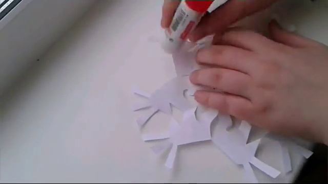 Новогодний DIY: СНЕЖИНКИ НА ОКНЕ?! смотреть онлайн