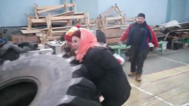 17.02.18 Масленица в п.Яковлевское.Кантовка покрышки 250 кг.(2) смотреть онлайн