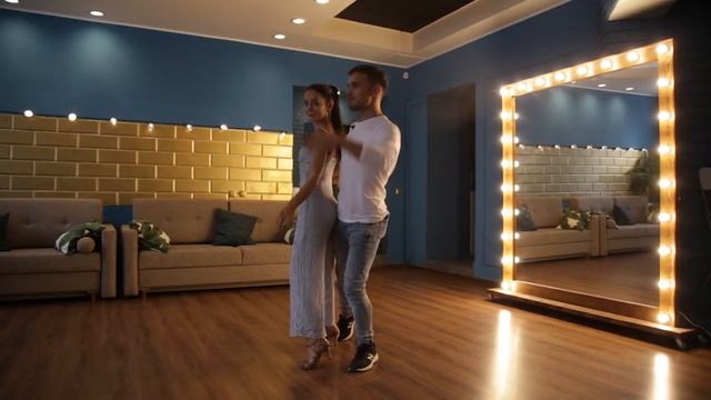 Bachata lesson. Combination for int/adv. English sub. Бачата, урок. Разбор связки сред/продв уровня смотреть онлайн