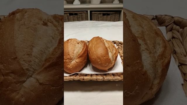 КАК ОСВЕЖИТЬ СТАРЫЕ И ЧЕРСТВЫЕ БУЛОЧКИ смотреть онлайн