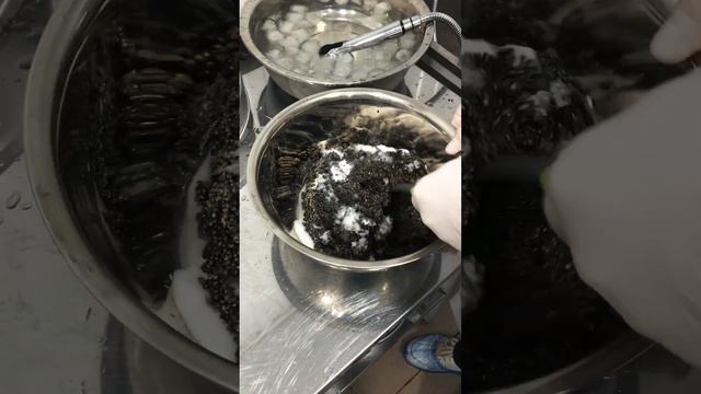 Как готовят черную икру / Производство черной икры #shorts смотреть онлайн