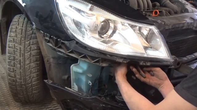 Как отрегулировать зазор передней фары на ŠKODA OCTAVIA II.