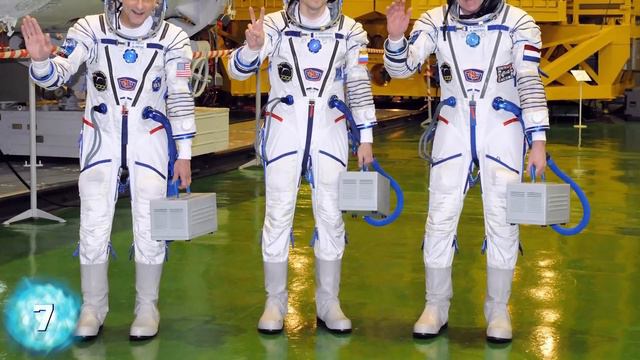 14 Amazing Spacesuit Designs смотреть онлайн