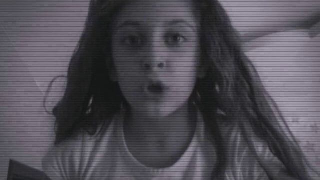 Что я делаю?Кривляюсь перед камерой