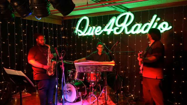 Rocky Martin Trio смотреть онлайн