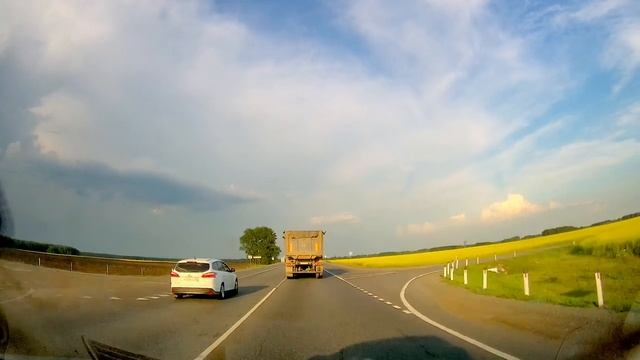 Нарушитель ПДД. Обгон на перекрестке. Трасса Р402 смотреть онлайн