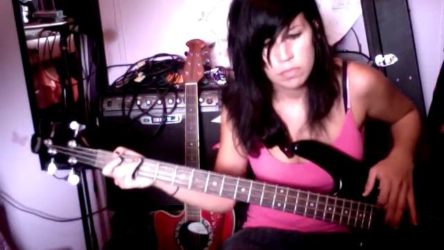 Never Gonna Leave This Bed by Maroon 5 BASS cover смотреть онлайн