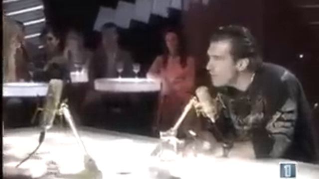 Antonio Banderas cantando con Pasión смотреть онлайн