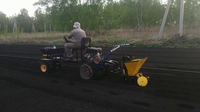 Мотоблок Нева МБ 2 посадка картофеля с передним адаптером смотреть онлайн