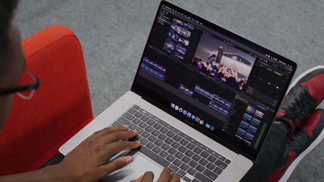 M2 MacBook Pro: Why Does This Exist? смотреть онлайн