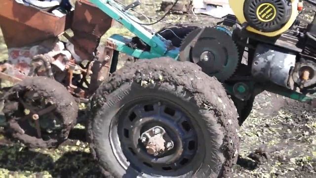 ШОК!! ТЯЖЕЛЫЙ ПЕРЕСЕВ САМОДЕЛЬНЫМ МОТОБЛОКОМ смотреть онлайн