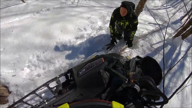 Лайф хак как на снегоходе без последствий спуститься со склона, если торможения не хватает =)) смотреть онлайн