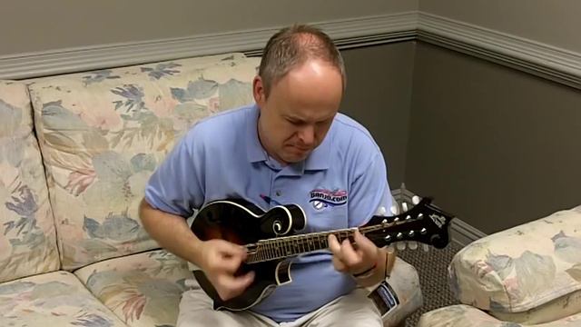 Banjo.com video: demo of a new The Loar LM-520 F-Style Mandolin смотреть онлайн