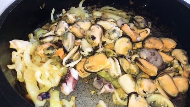 Морепродукты в сметанном соусе - супер блюдо! смотреть онлайн