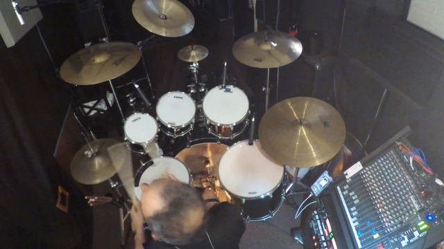 Misty Mountain Hop by Led Zeppelin - Featuring John "Bonzo" Bonham - Drum Cover by Drums Out Front смотреть онлайн